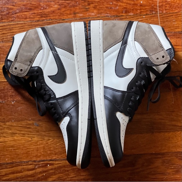 Jordan 1 Dark Mocha (W) - Picture 4 of 4
